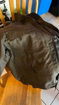 Windbreaker jacket good condition askin 10$