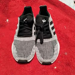 Women's Adidas Size 7