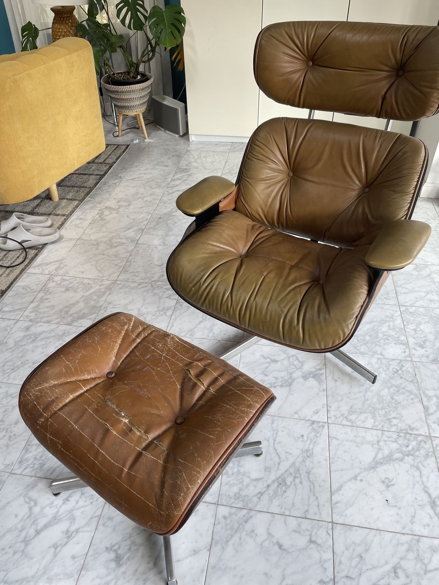 Mid-Century Lounge Chair & Ottoman