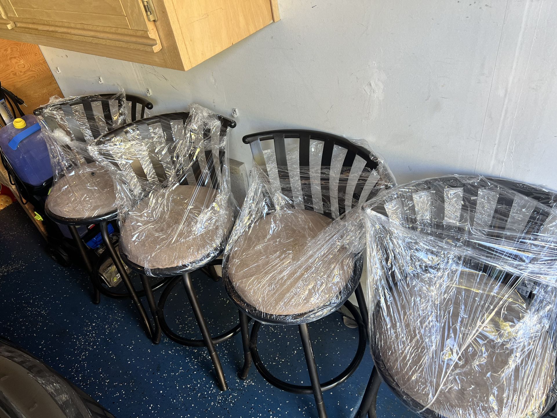 4 bar stools