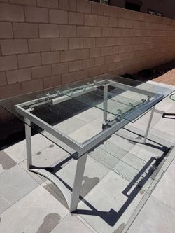 Modern Extendable Tempered Glass Dining Table