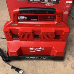 Milwaukee m18 packout six Bay rapid charger (NEW)