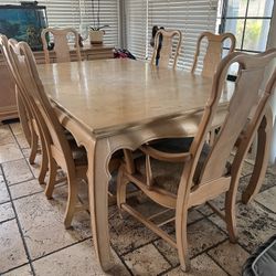 Extendable dining table w/ 6 chairs and matching buffet
