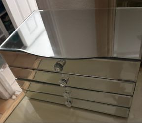 Jewelry box Beautiful mirrored