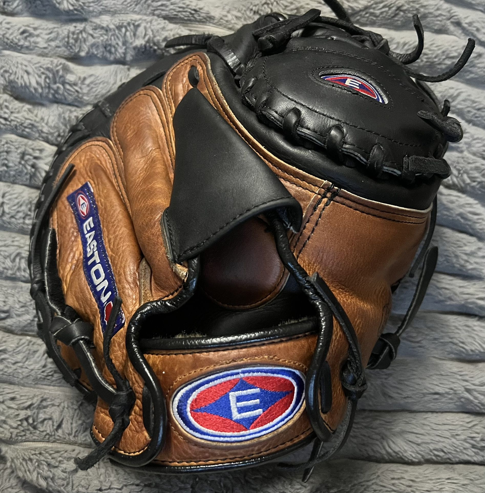 Easton USA Pro Baseball Catcher’s Mitt
