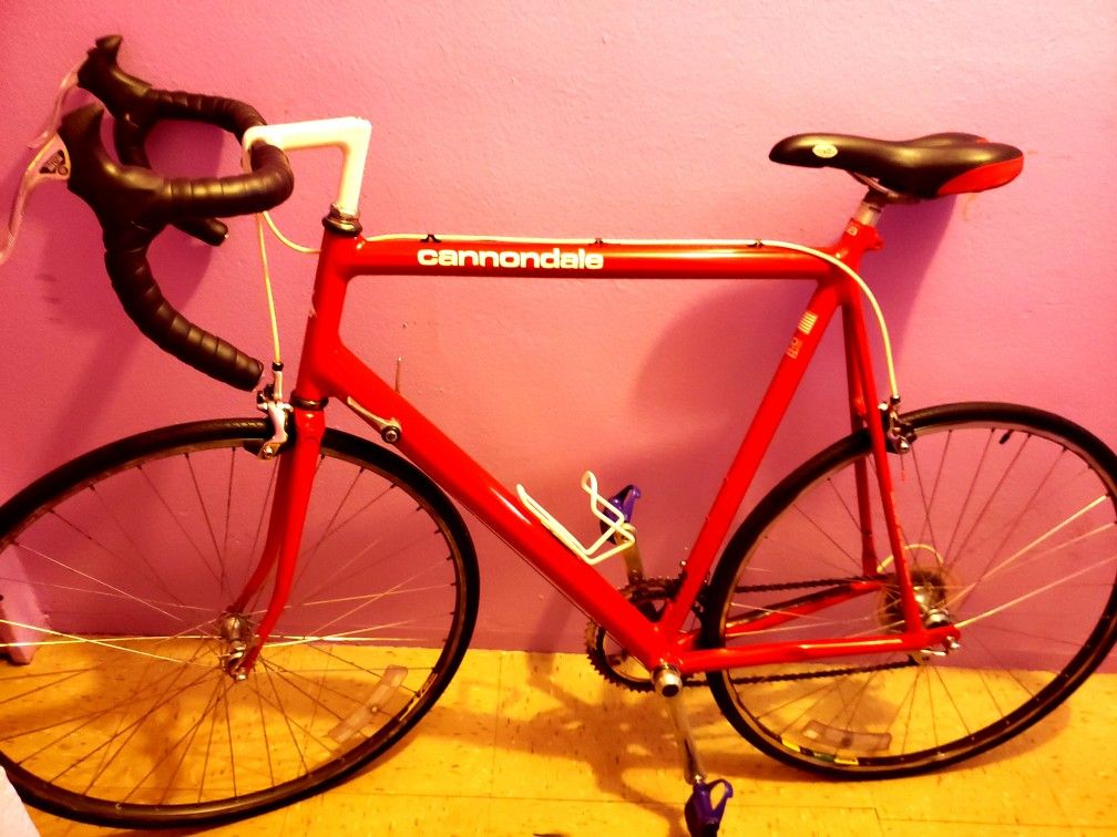 It is a cannondale model, 3.0, 56cm has been modernized more, it is running like new, it runs 100%