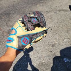 Wilson Baseball Glove 