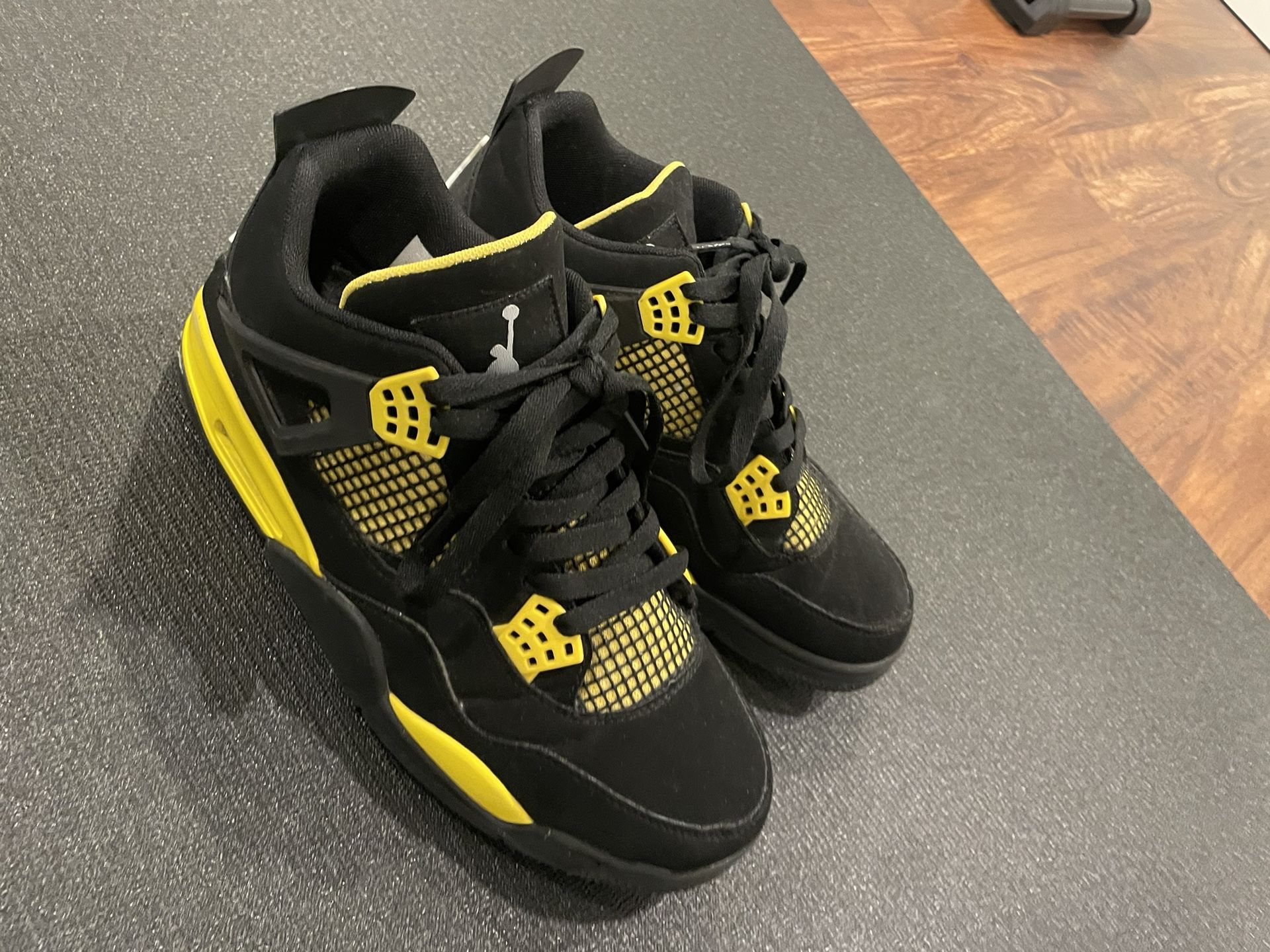 Jordan 4 Black Thunder