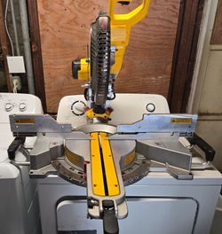 DeWalt Double Mitre Sliding Saw