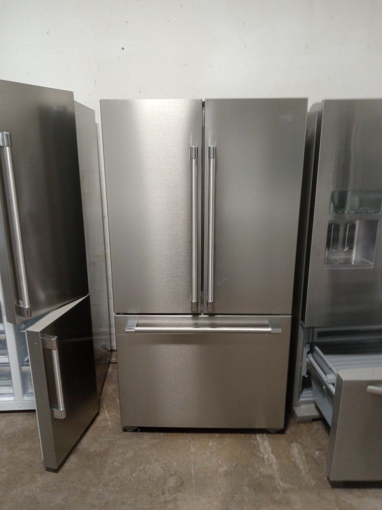 25 Cubic Foot Bottom Freezer French Door Pull Out With Ice Maker And Water Inside This Refrigerator Is Gorgeous