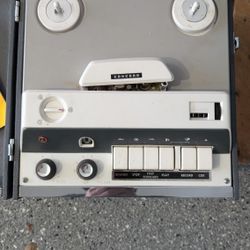 CONCORD REEL TO REEL TAPE RECORDER. MODEL 220. Vintage
