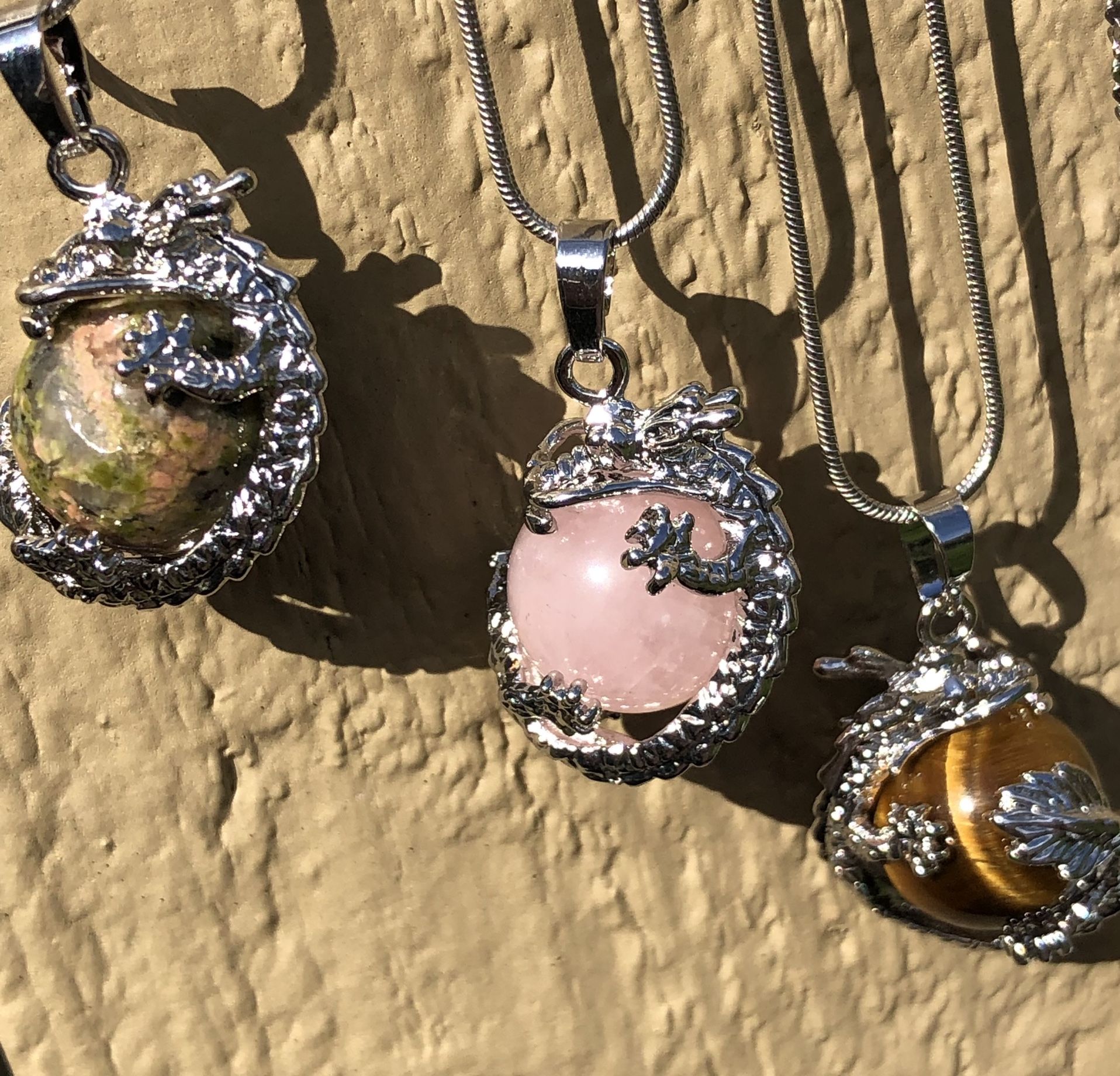 Dragon Stone Pendant - NEW 18 inch Necklace