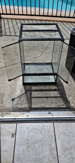 Reptile tank