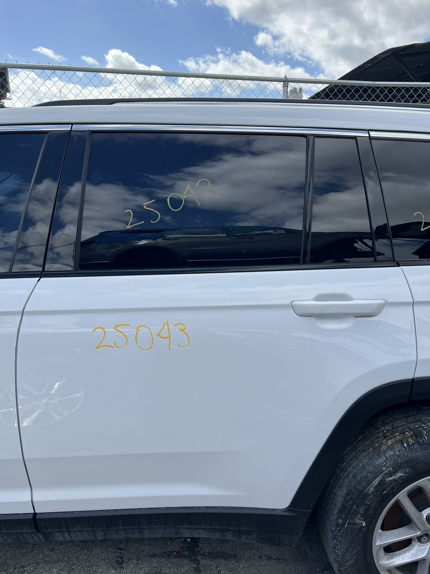 Rear Lh Driver Side Door 2022 2025 Jeep Grand Cherokee GREAT CONDITIONS✅ WE DELIVER🚚