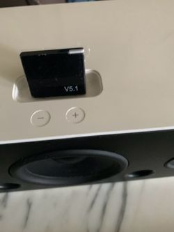 Apple boombox   (Bluetooth)