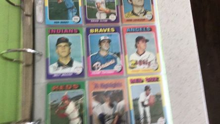 1975 Topps baseball cards lot in binder