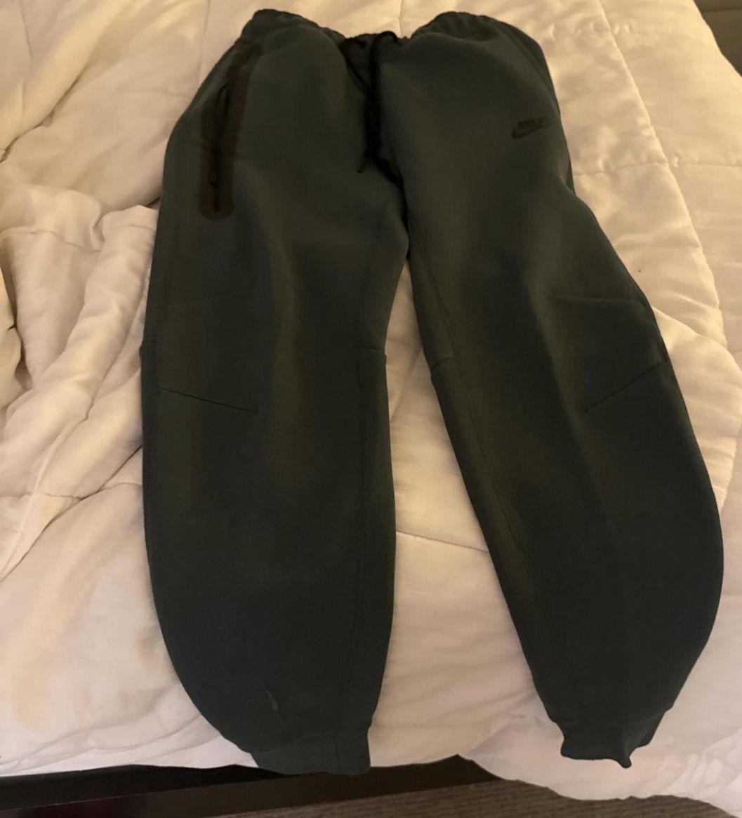 green nike tech fleece joggers