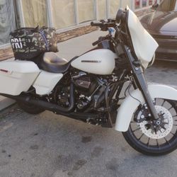 2018  Harley Davidson Street Glide 