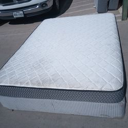 Sealy queen mattress and box spring 🚚🚚 Free delivery