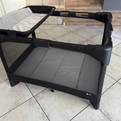 4moms Breeze Plus Portable Crib Playard Playpen