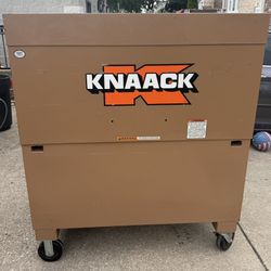 KNAACK TOOL STORAGE CHEST.