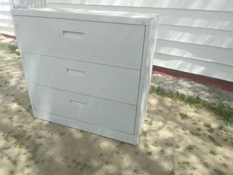 Mueble De Metal Masizo Libiano En Vuenas Condiciones