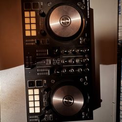 Native Instruments Traktor Kontrol S2 MK2 – DJ Controller – Great Condition - $89 OBO