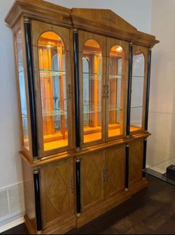 thomasville china cabinet