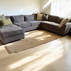 Sectional Sofa by Ashley 🚚 DELIVERY AVAILABLE