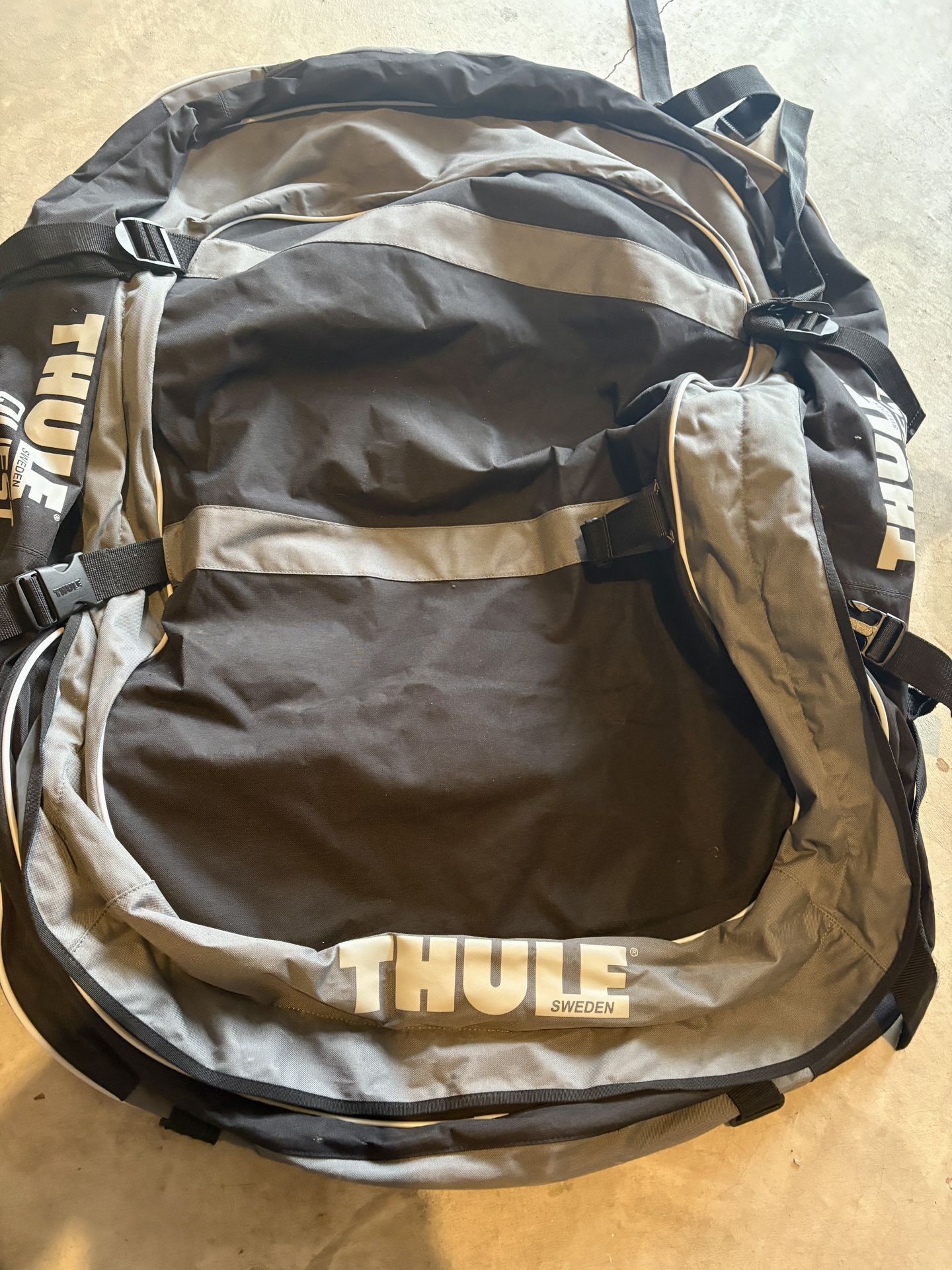 Thule Quest luggage bag for top of vehicle