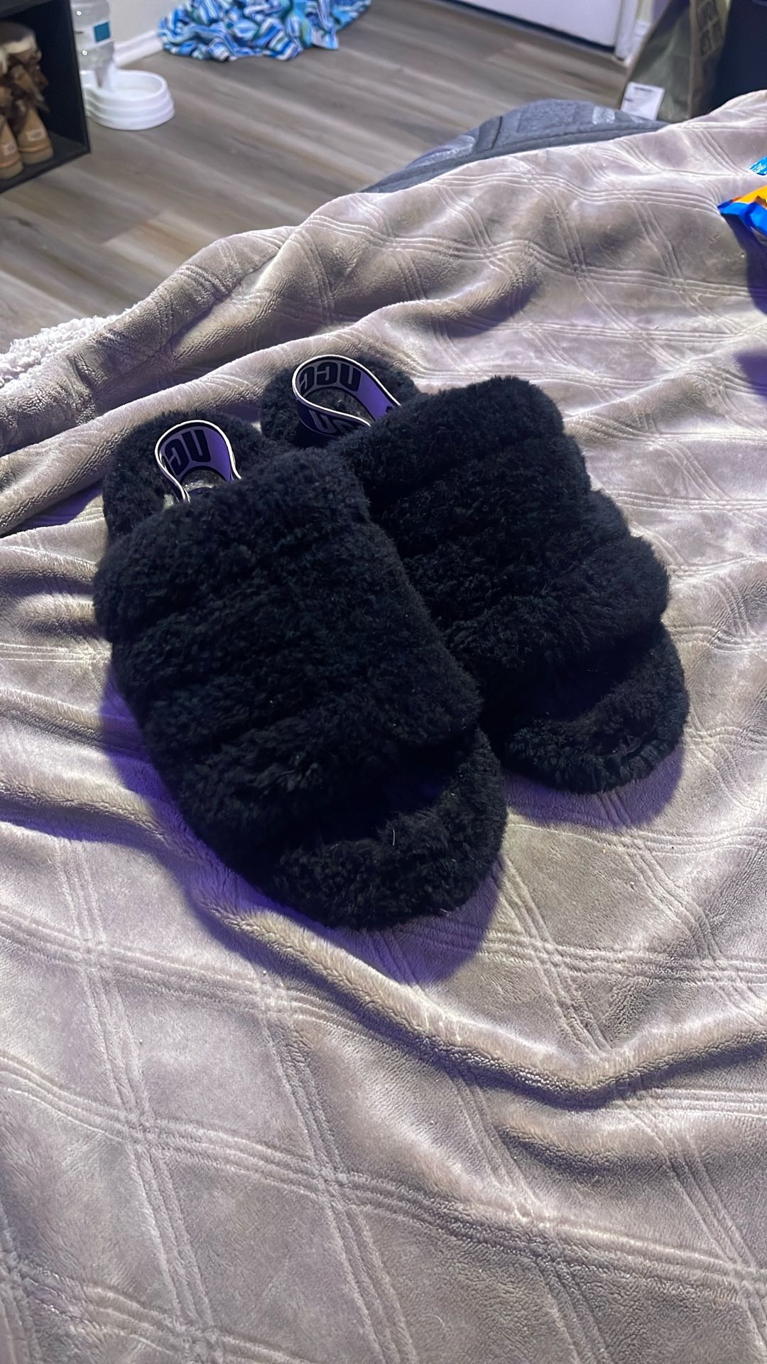 Ugg slides black