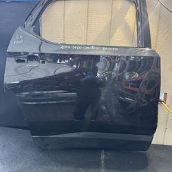 2018 2019 2020 CHEVROLET TRAVERSE RIGHT REAR DOOR OEM USED 