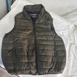 Used- Hawke & Co Quilted Mens Full Zip Quilted  Vest, Size M 