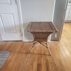End Table WICKER. 