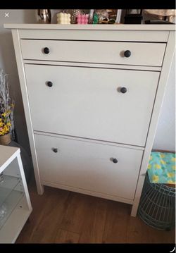 Shoe cabinet