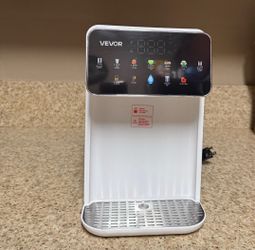 Mini water dispenser