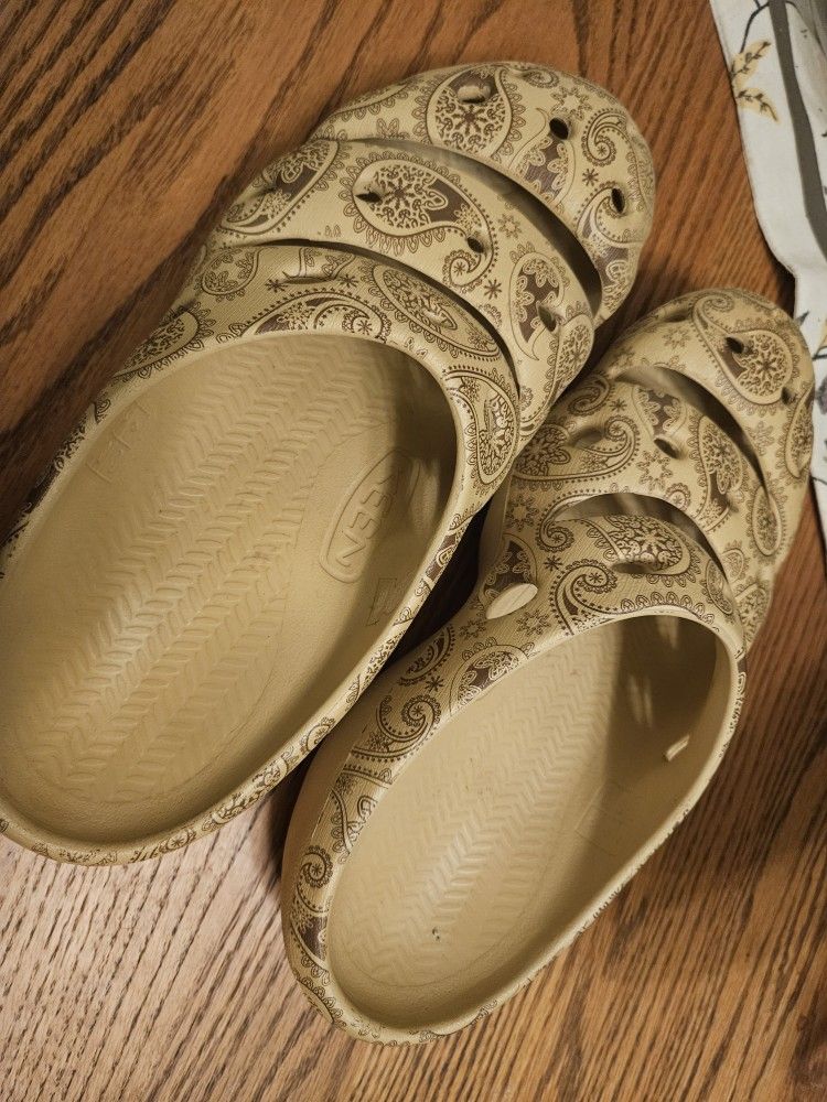 Keen Slides - M13 - Worn <1 Hour