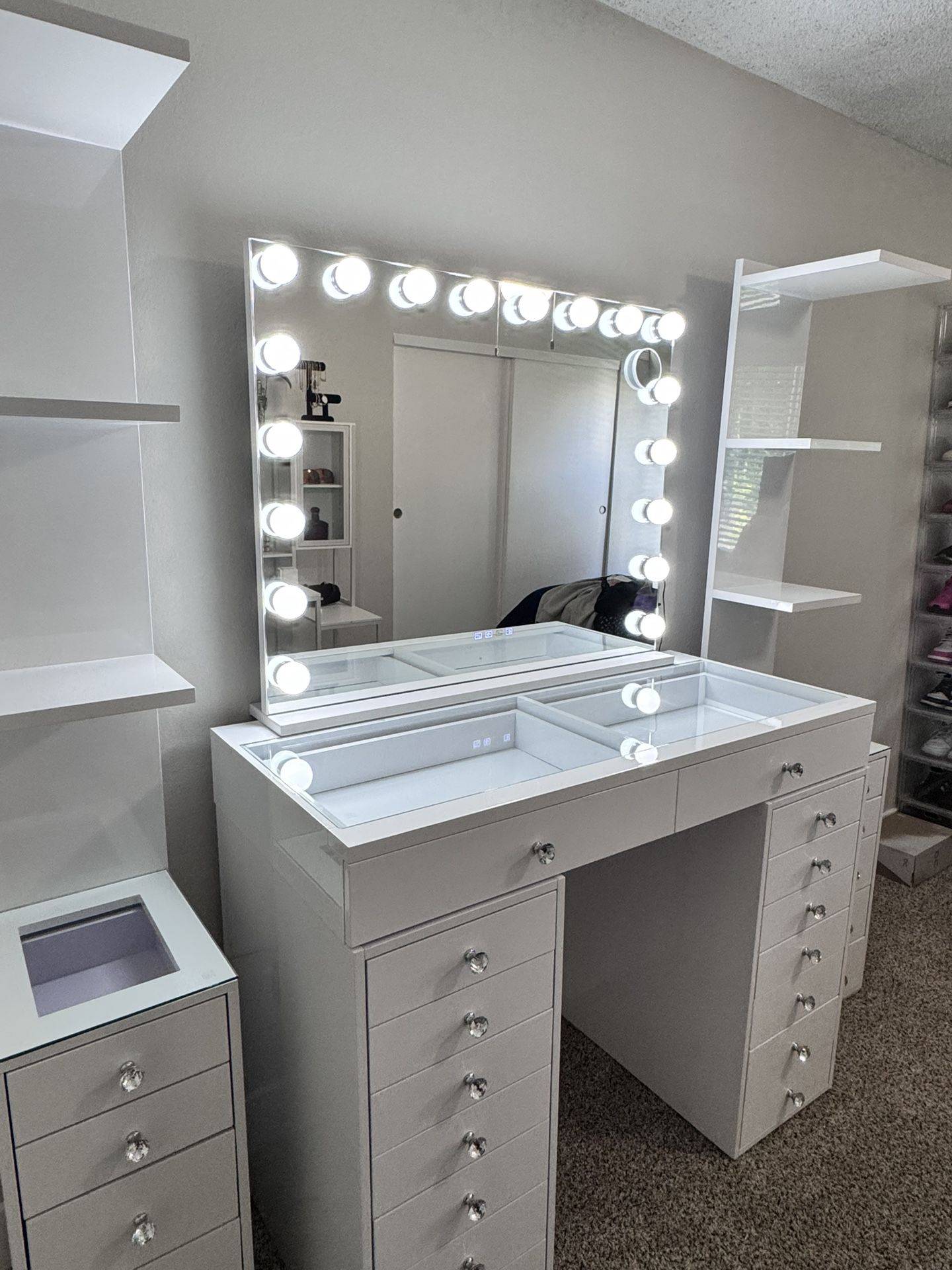 Vendo Vanity completo de 3 piezas Nuevo No Vendo por piezas separadas