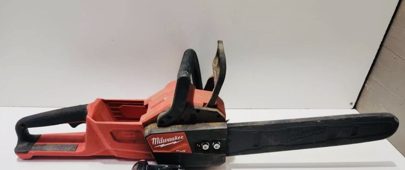 Milwaukee M18 Fuel 16" Chainsaw  w/ Extra Blade