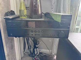 Yamaha RX-V667 Natural Sound AV Receiver w/ surround sound speaker