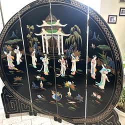 6ft  Tall Black Lacquer Round  Room Divider  Royal Ladies Excellent Condition.      No Delivery Pls
