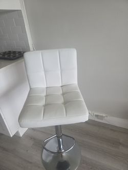 2 White Faux Leather Swivel Bar Stool
