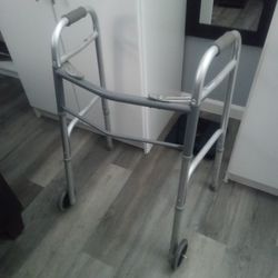 ALUMINUM FOLDING ADULT WALKER 