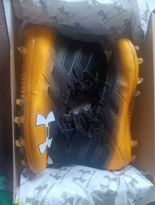 Men's 11.5 UA Yellow Black Highlight Cleats (Willing to Negotiate)