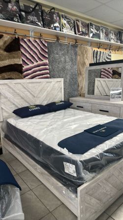 New Modern Bed room set $1090  on clearance limited stock 🔥🔥🔥