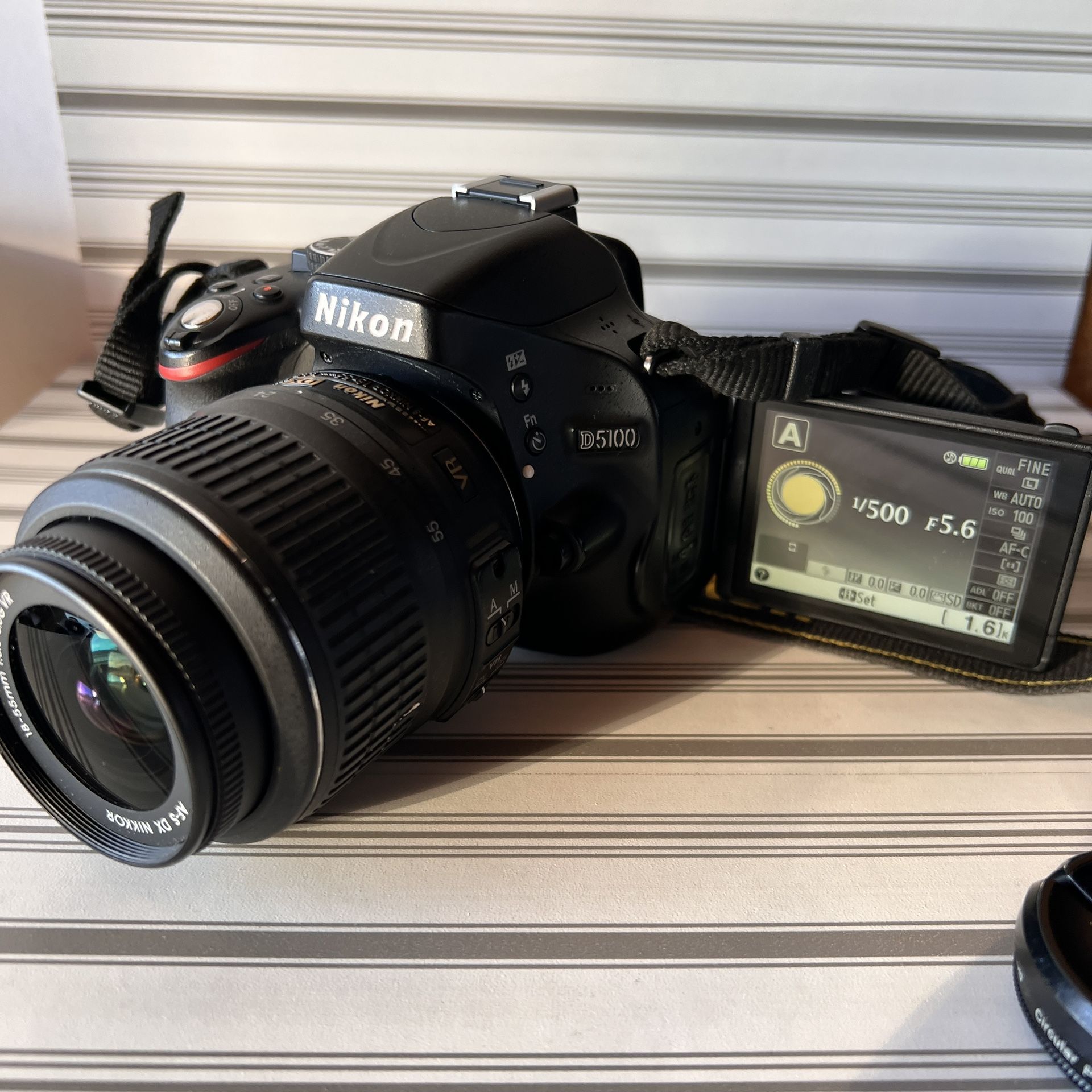 Nikon ニコン D5100 + AF-S DX NIKKOR 18-105mm F3.5-5.6G ED VR