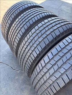 265/70/17 Michelin 📍📍 Selling a set of 4 tires with 80% tread life remaining 📍🌟