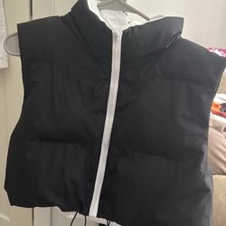 Cropped Puffer Vest Size Large 