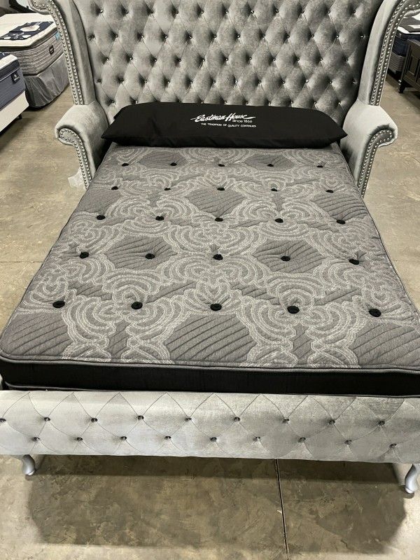 Brand New Pillow Top *Mattress* set in Packaging