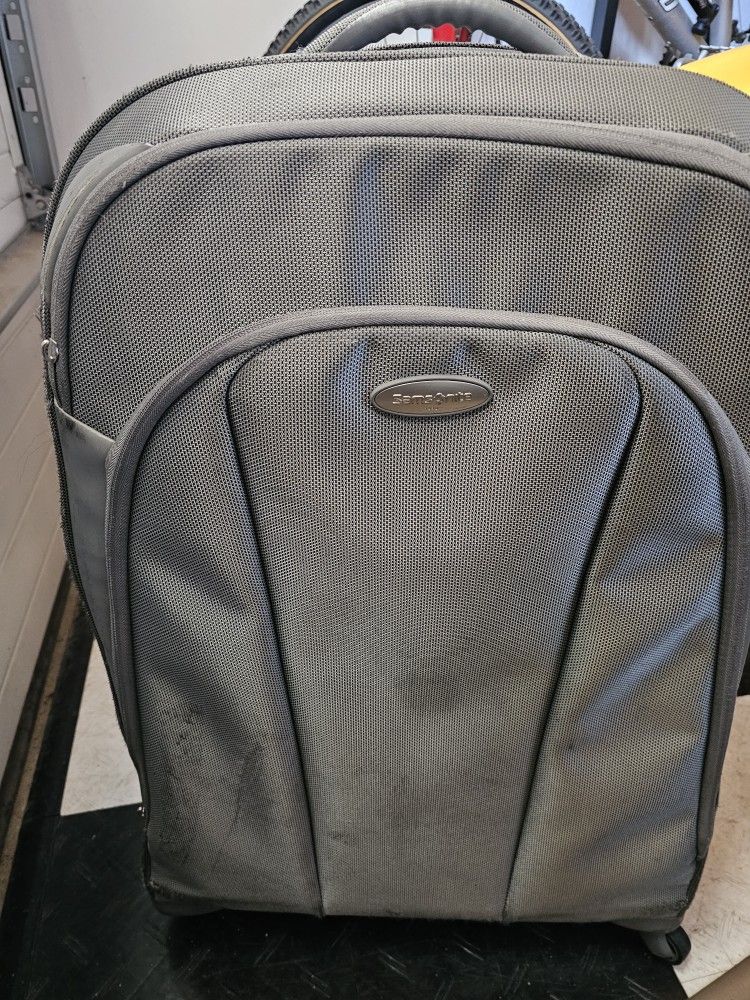 Samsonite Suitcase Luggage 29 Inches Tall